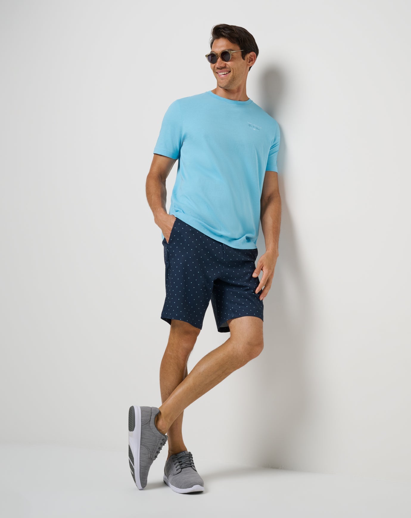 Men Standing Stones Short 9In