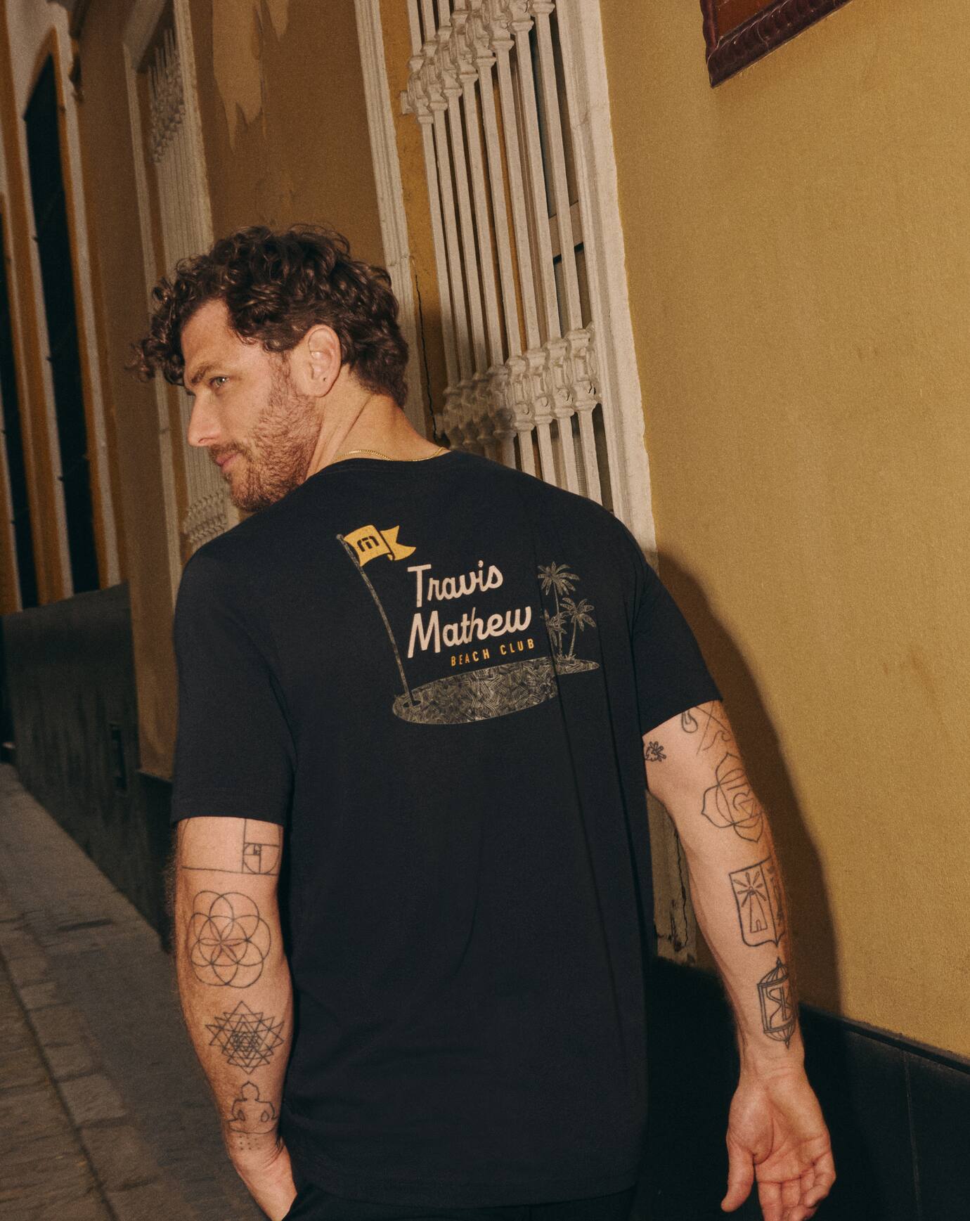Men TM Beach Club Tee