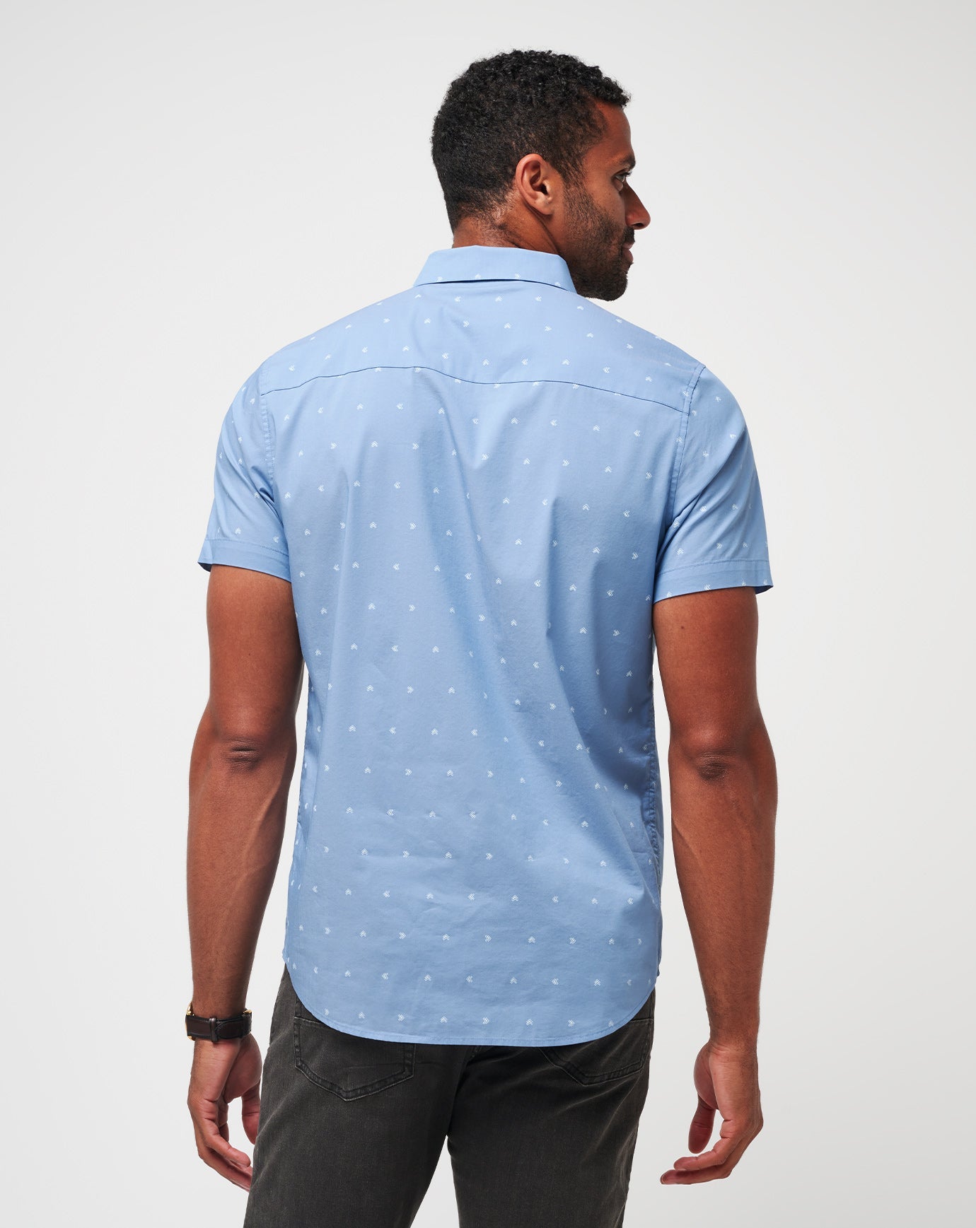 Men Wind It In Button-Up