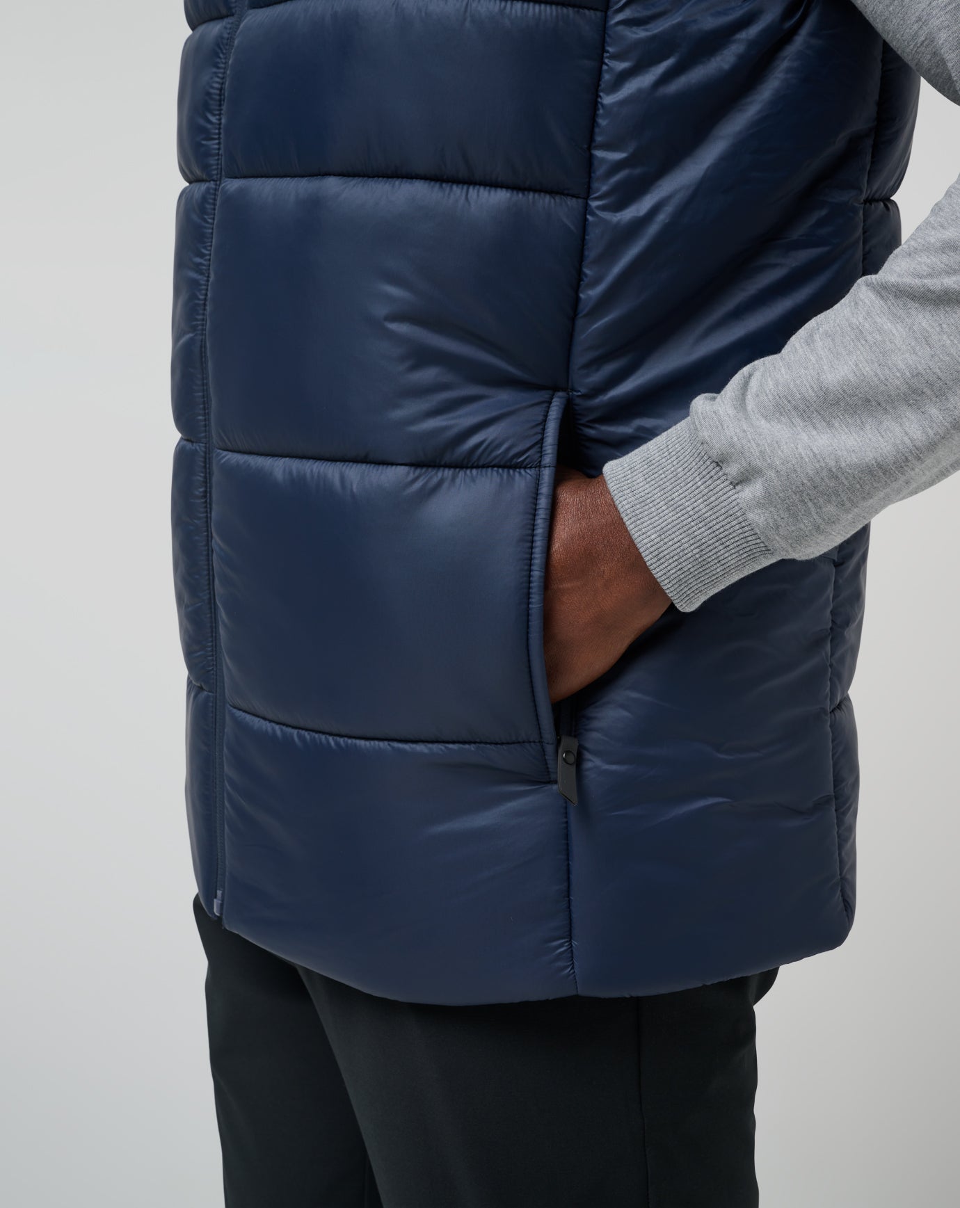 Men Aves Tech Puffer Vest