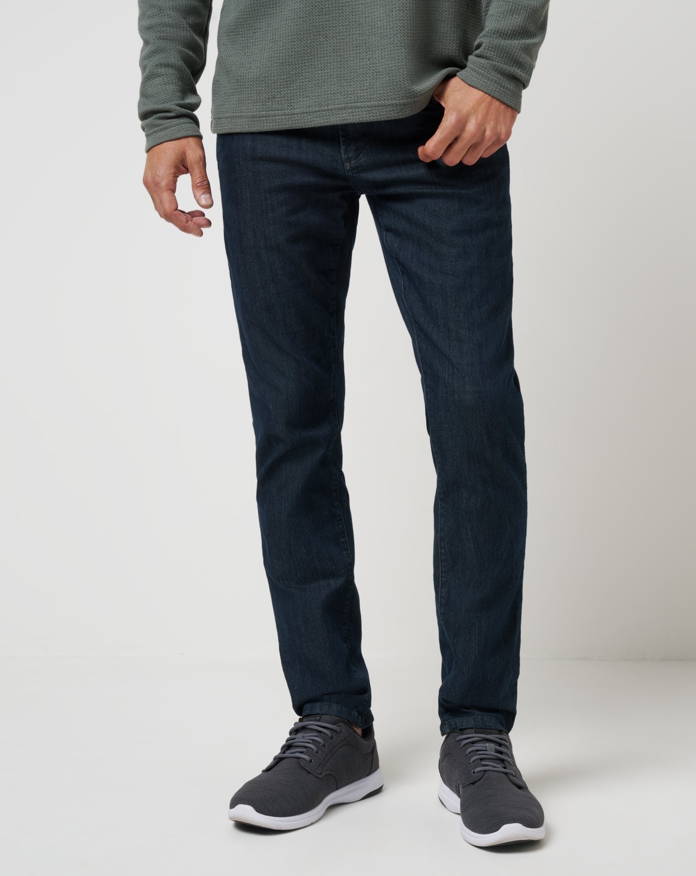 Men Legacy Featherweight Jeans