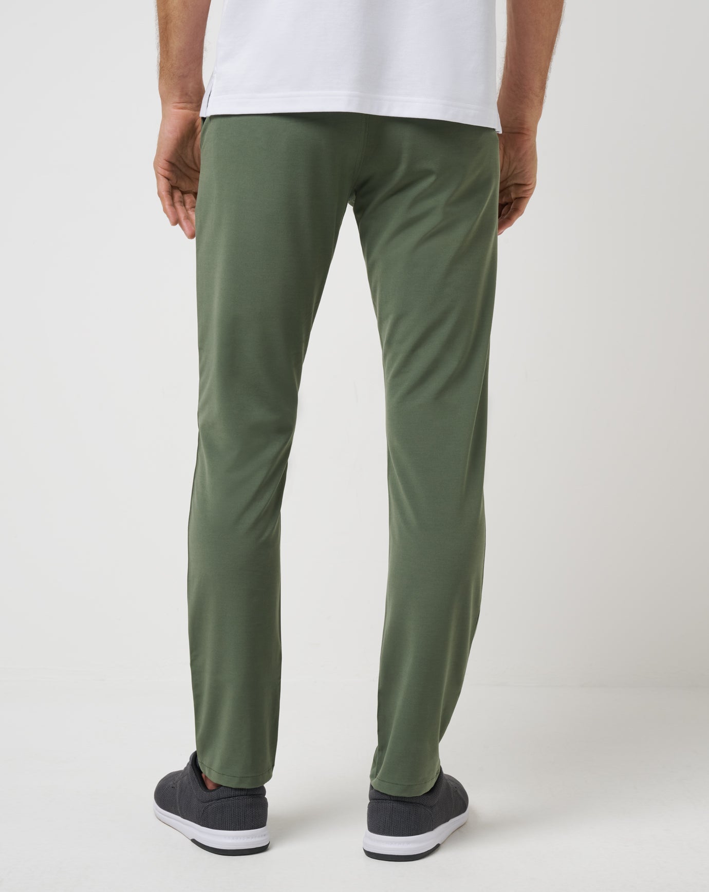 Men|Golf Open To Close Tech Chino Pant