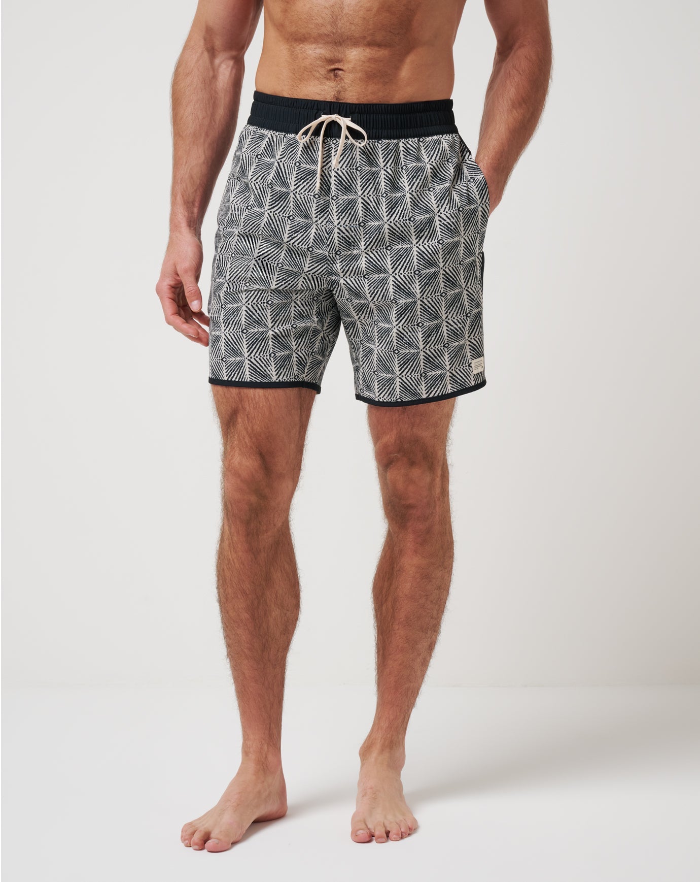 Men Sandswept Short 8In