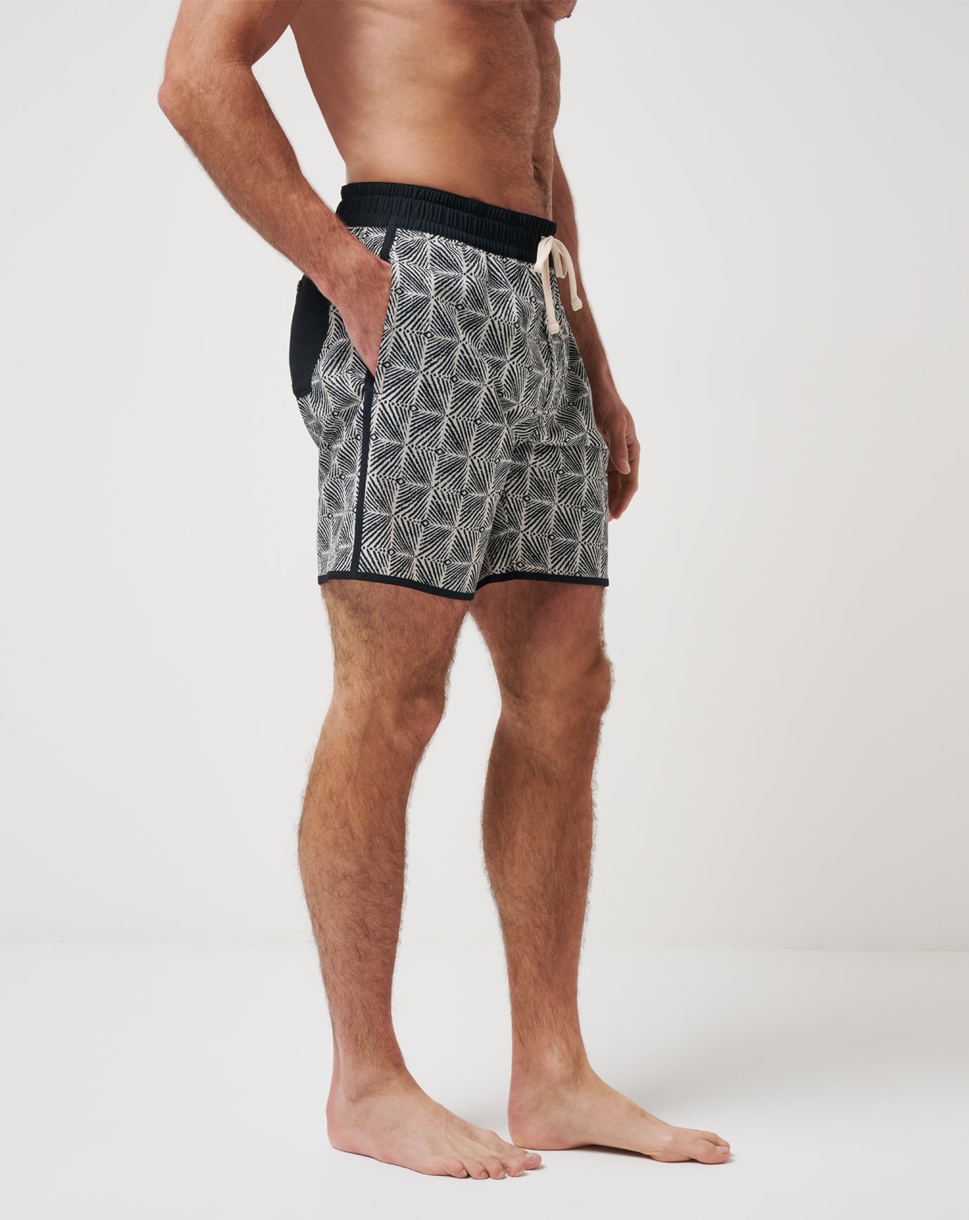 Men Sandswept Short 8In
