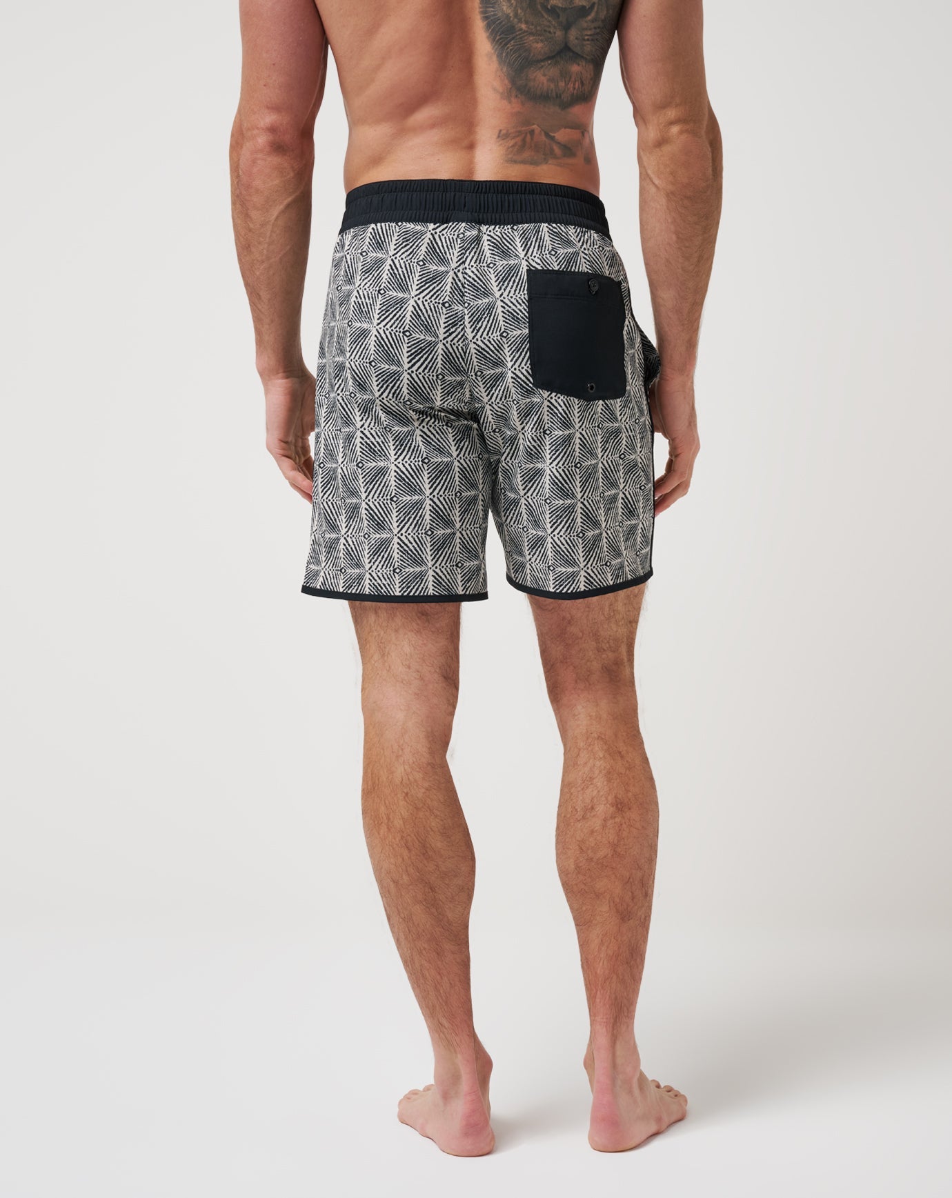 Men Sandswept Short 8In