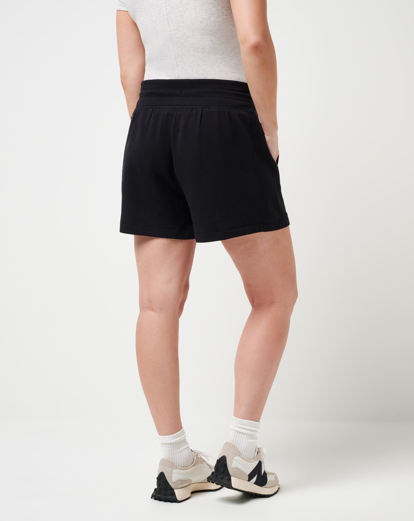 Women Skyloft Soft Tie Short